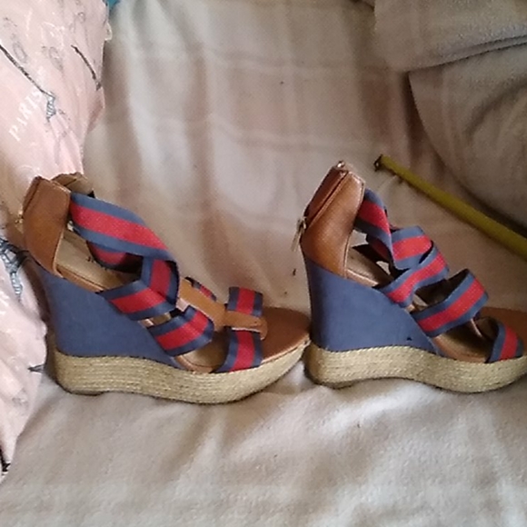 Sandles - Picture 2 of 3